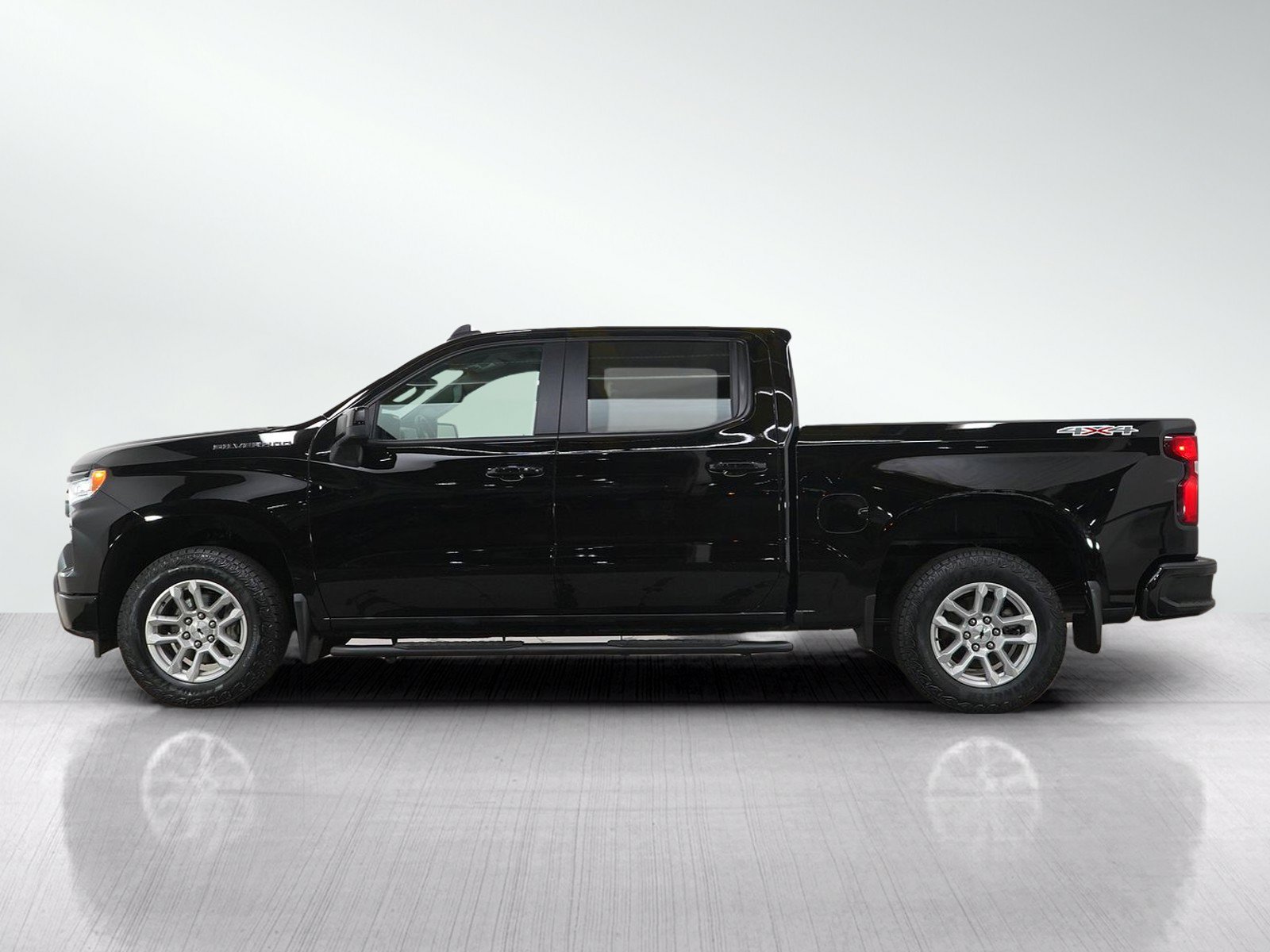 Used 2024 Chevrolet Silverado 1500 RST AWD/4WD image 2