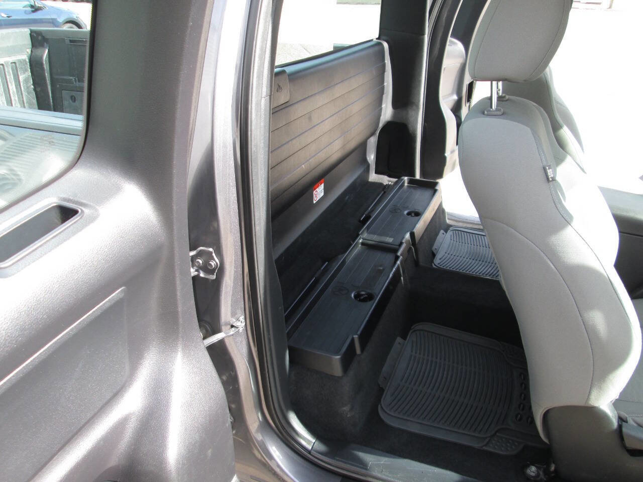 Used 2017 Toyota Tacoma SR5 image 17
