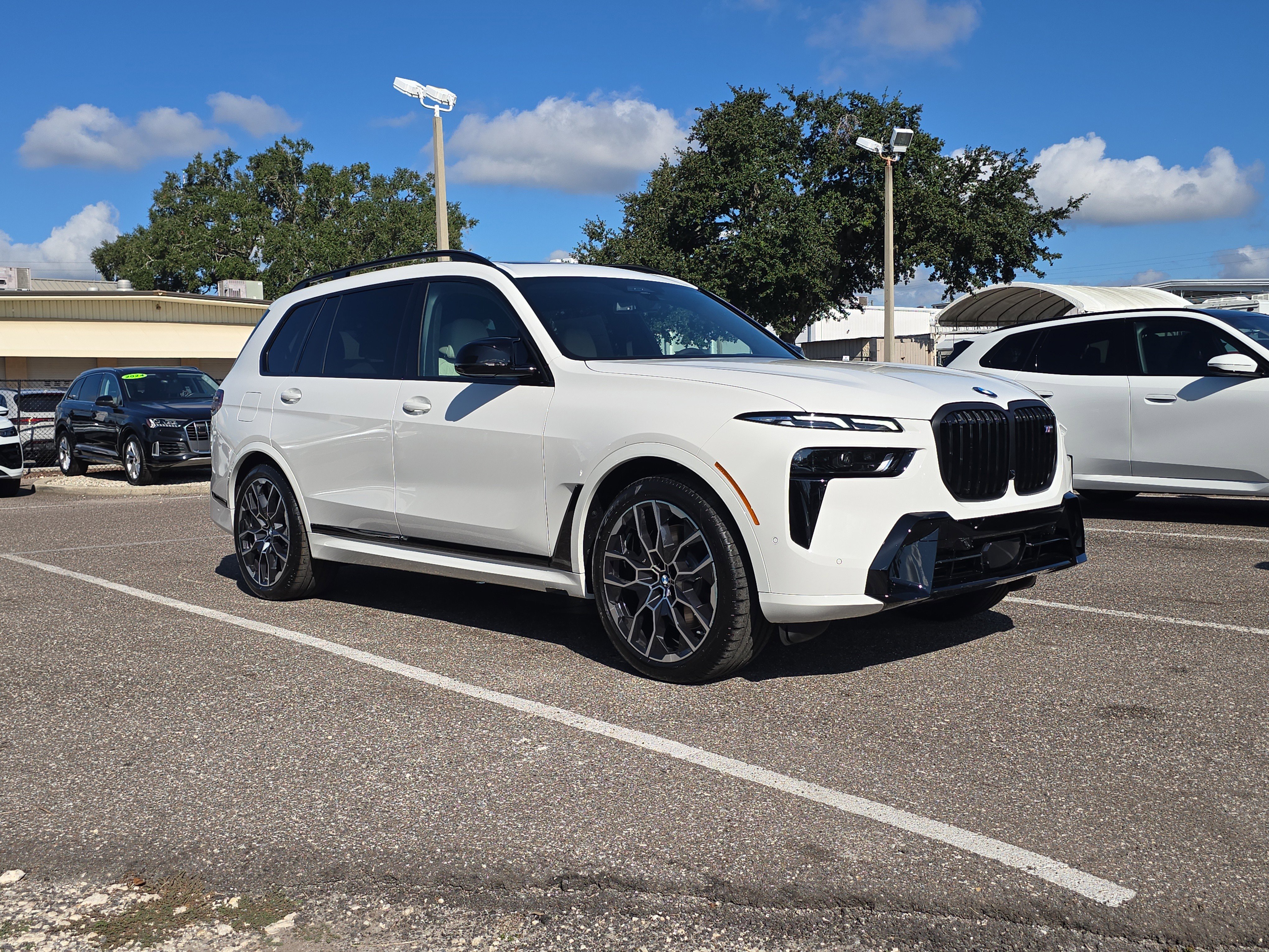 New 2026 BMW X7 M60i image 2