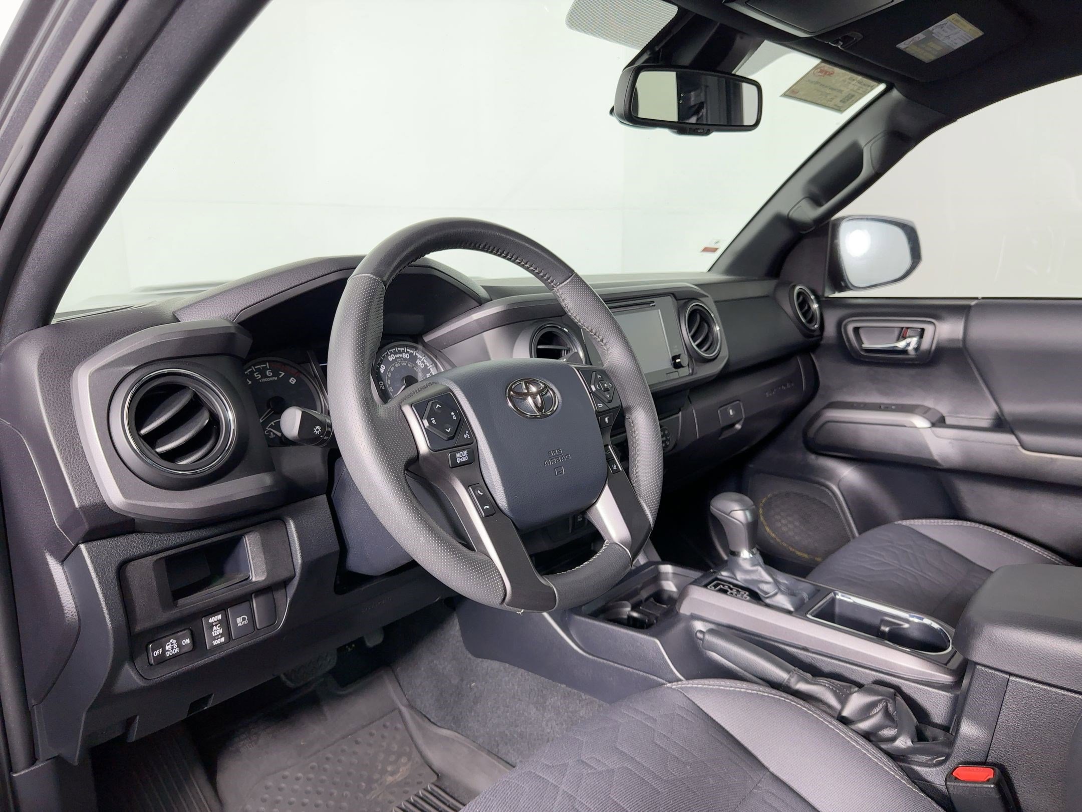 Used 2019 Toyota Tacoma TRD Sport image 3