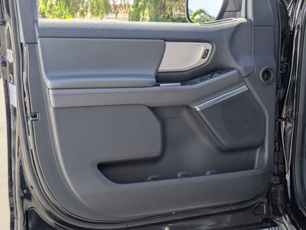 Used 2025 Ford Expedition Active AWD/4WD image 11