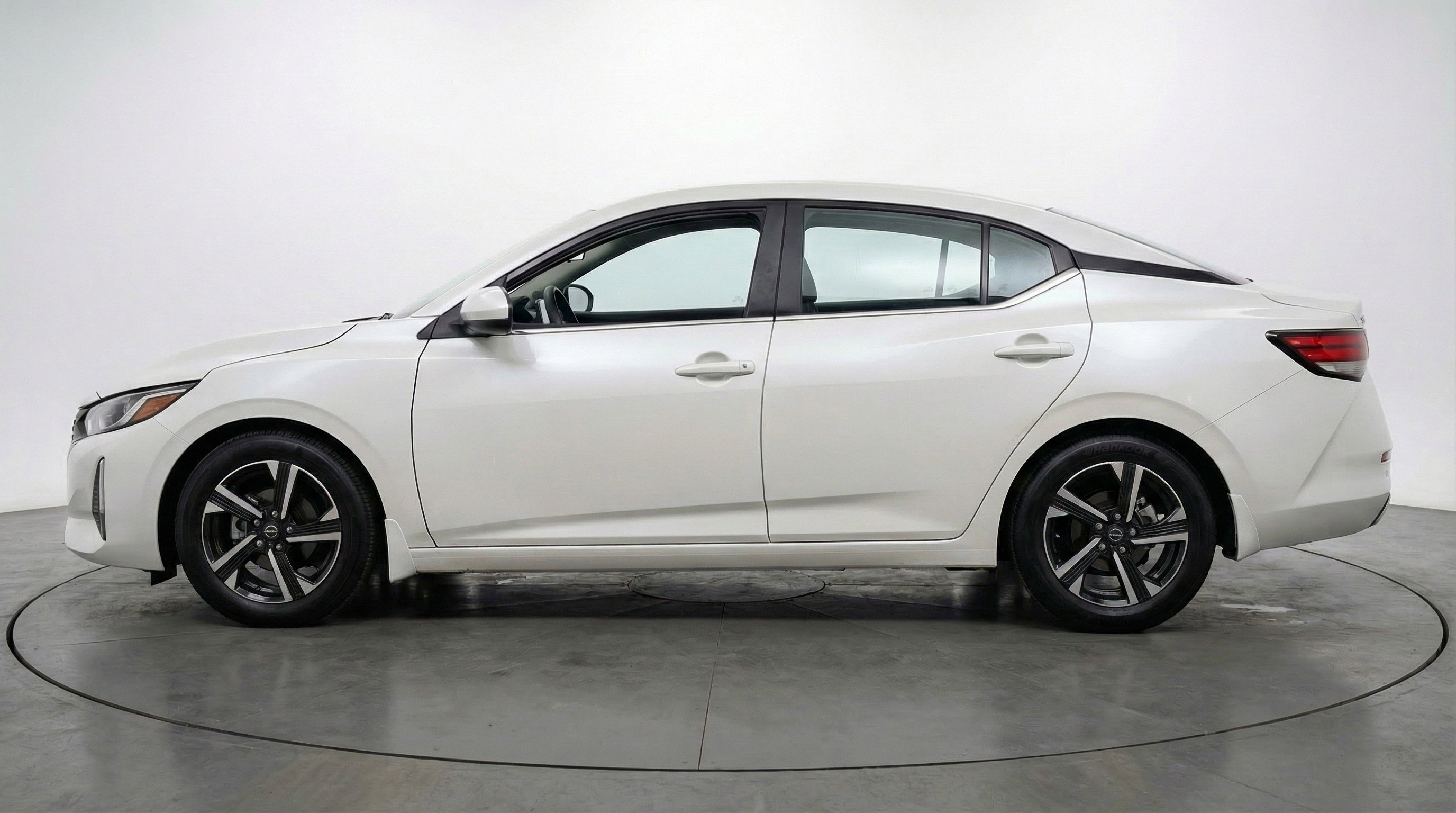 Used 2025 Nissan Sentra SV image 5