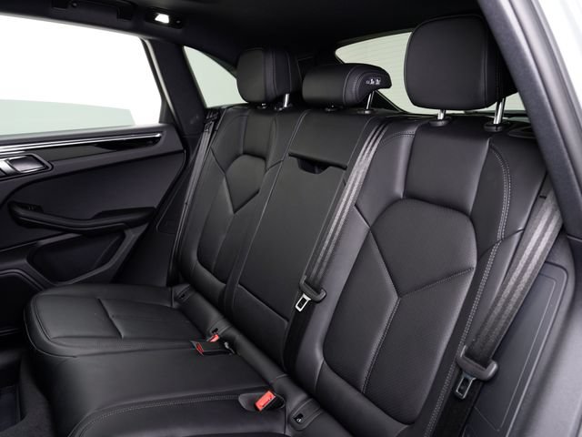 Certified 2026 Porsche Macan AWD/4WD image 16