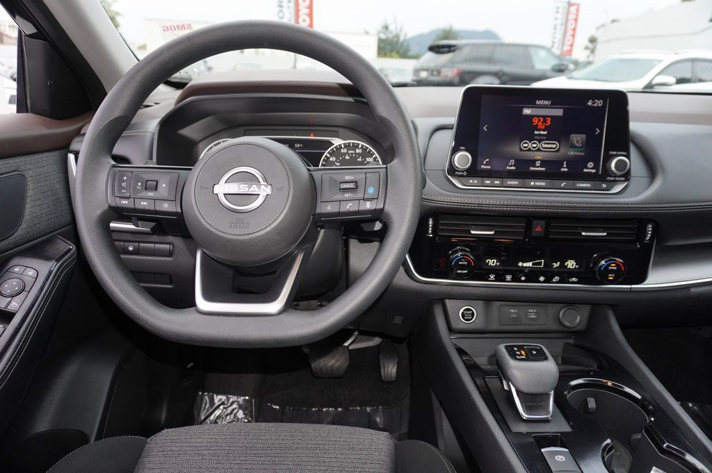 Used 2022 Nissan Rogue SV image 11