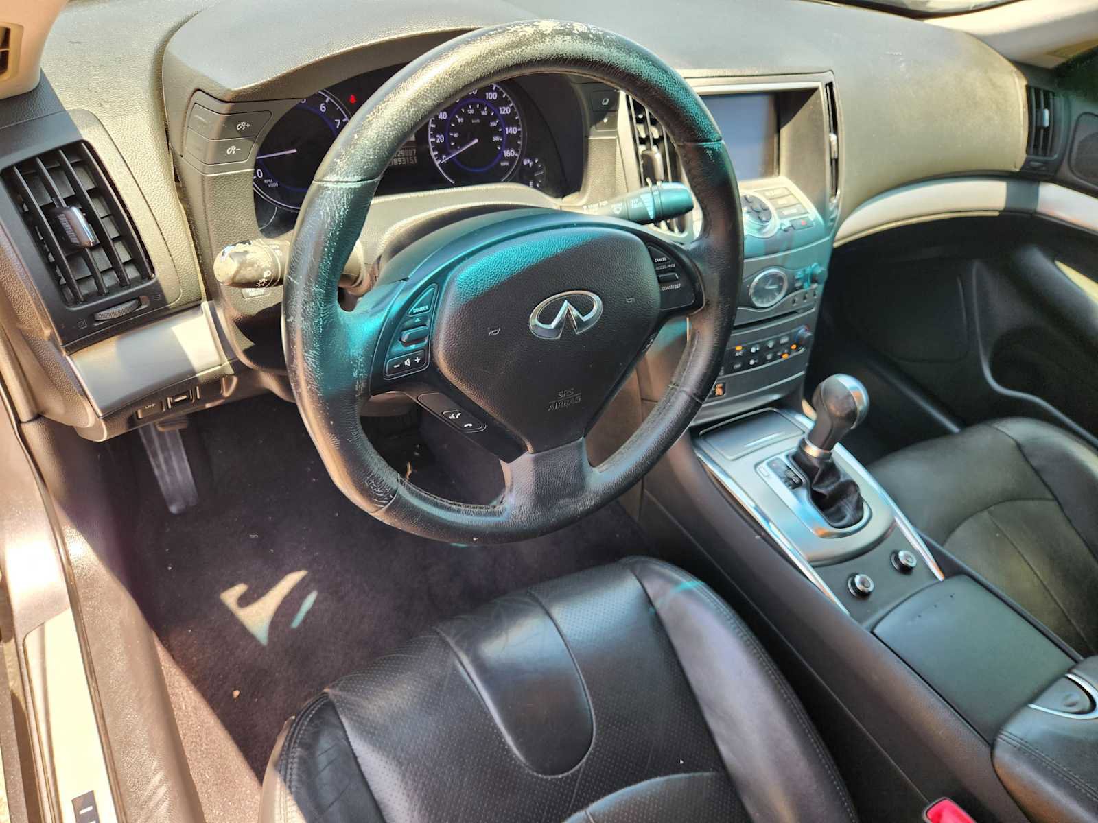 Used 2015 INFINITI Q40 w/ Moonroof Package RWD image 2