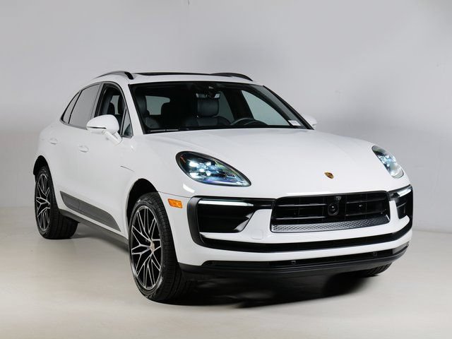 Certified 2026 Porsche Macan AWD/4WD image 7