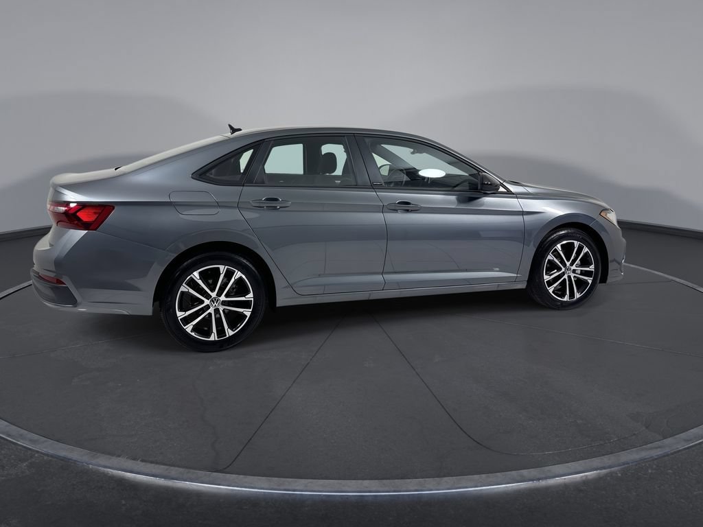 Used 2026 Volkswagen Jetta Sport FWD image 9