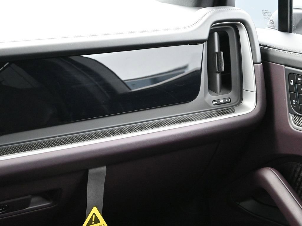 Certified 2025 Porsche Cayenne S image 21