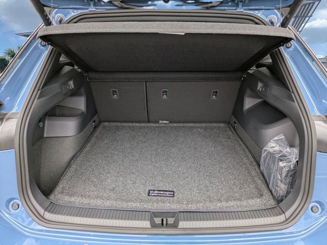New 2026 Volkswagen Tiguan SE R-Line FWD image 13