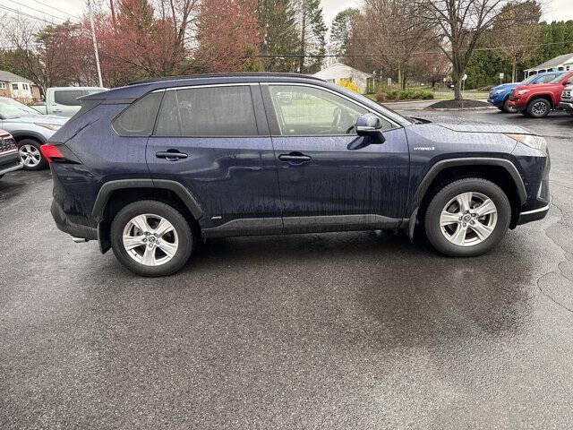 Used 2021 Toyota RAV4 XLE w/ Convenience Package AWD/4WD image 8