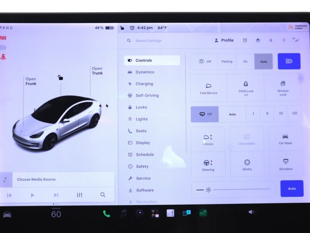 Used 2020 Tesla Model 3 Standard Range Plus RWD image 21