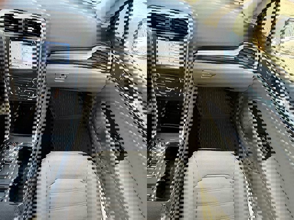 Used 2017 Ford Fusion SE w/ Fusion SE Technology Package image 15