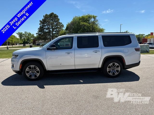 Used 2025 Jeep Wagoneer L Series II w/ 8-pass Seating Package AWD/4WD image 3