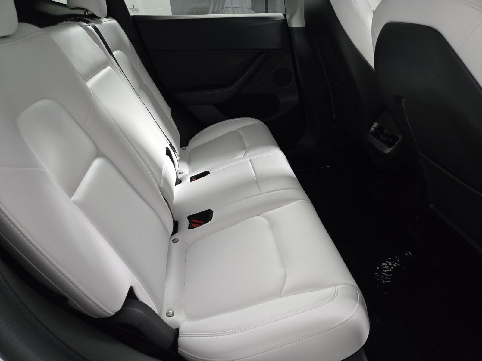 Used 2022 Tesla Model Y Long Range image 17