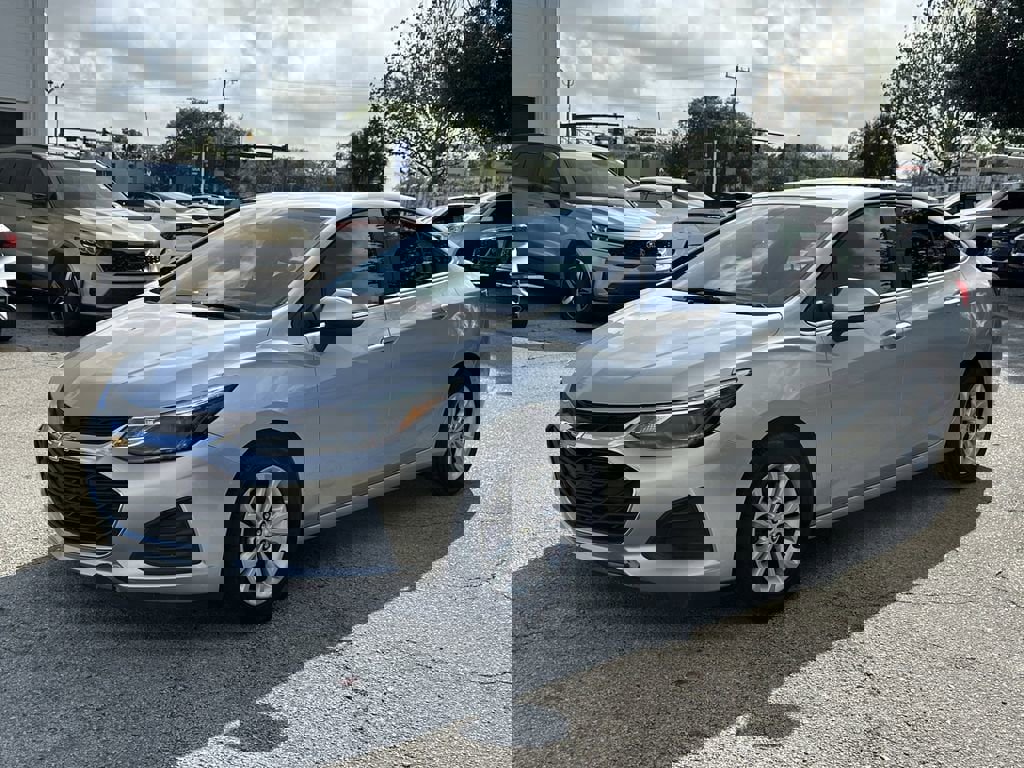 Used 2019 Chevrolet Cruze LT w/ Convenience Package image 9