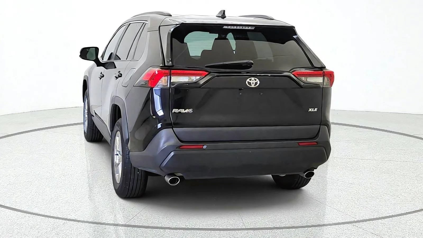 Used 2024 Toyota RAV4 XLE FWD image 7