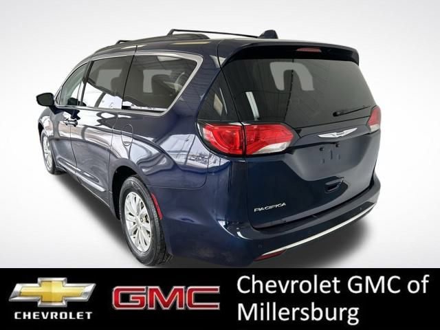Used 2017 Chrysler Pacifica Touring-L image 6