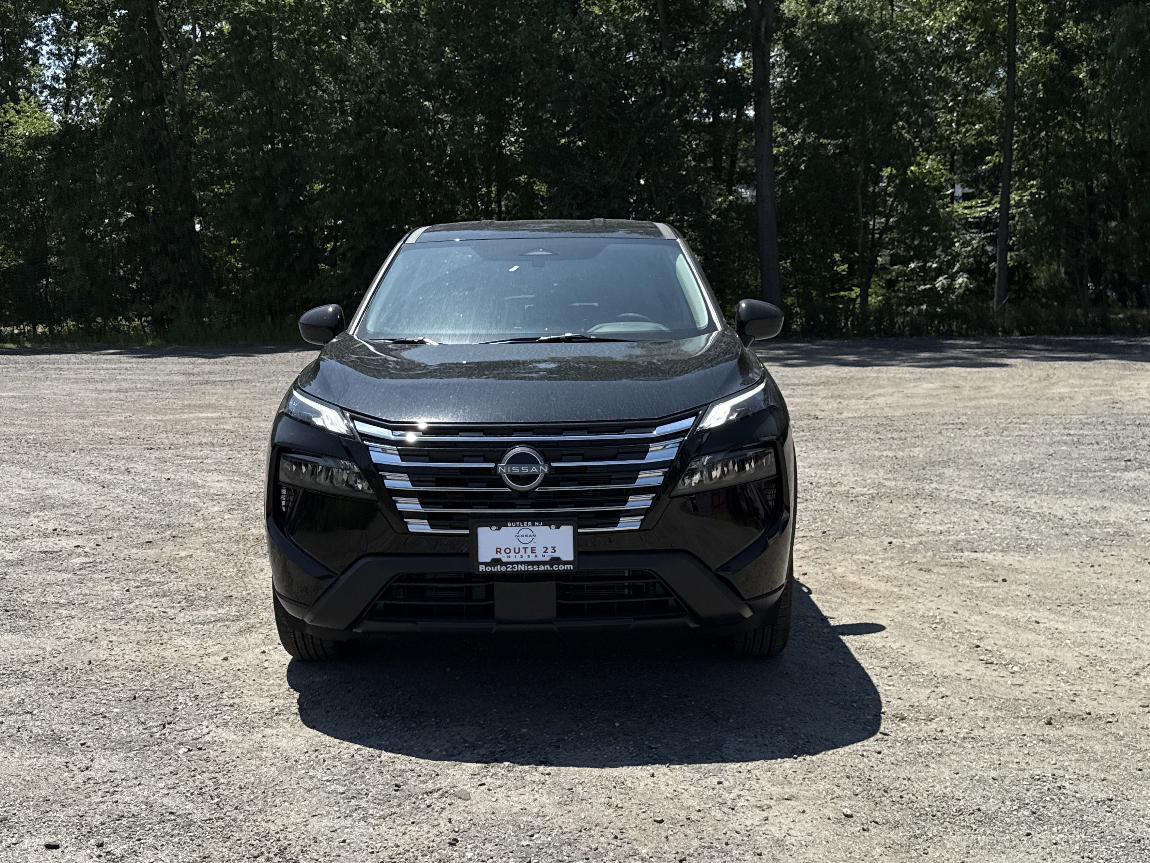 New 2025 Nissan Rogue SV image 2