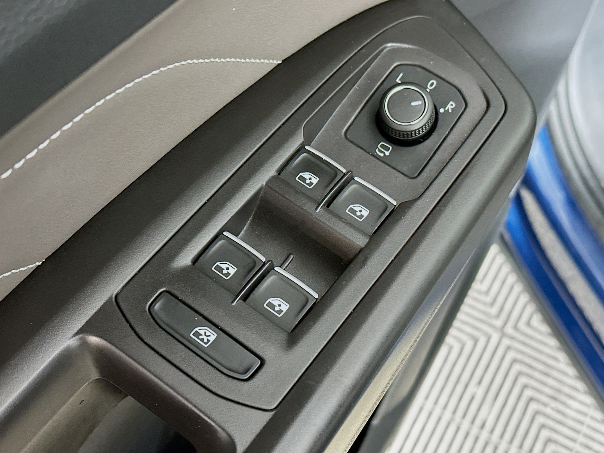 Used 2023 Volkswagen Atlas SEL Premium AWD/4WD image 18