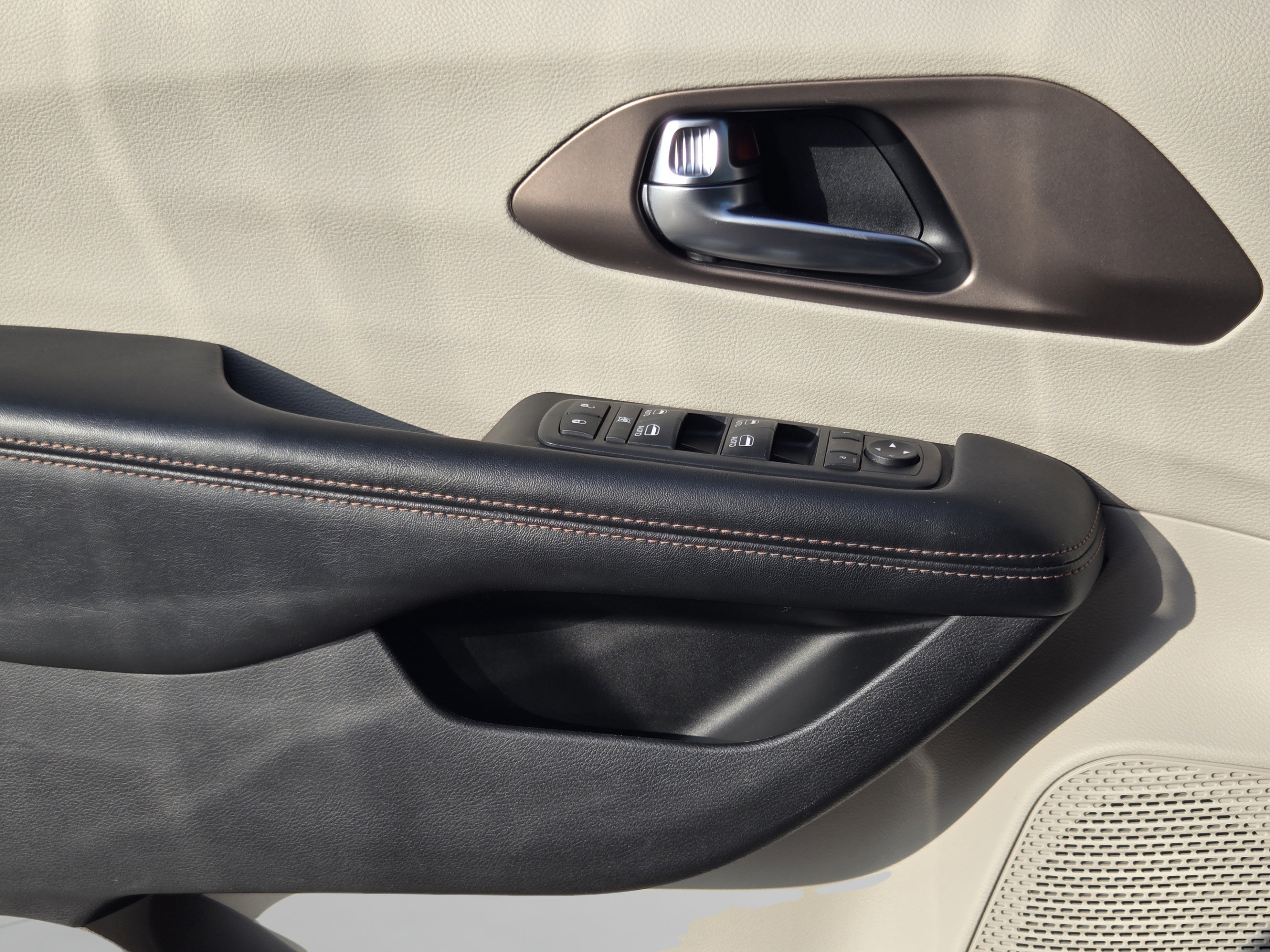 Used 2019 Chrysler Pacifica Touring-L Plus FWD image 20