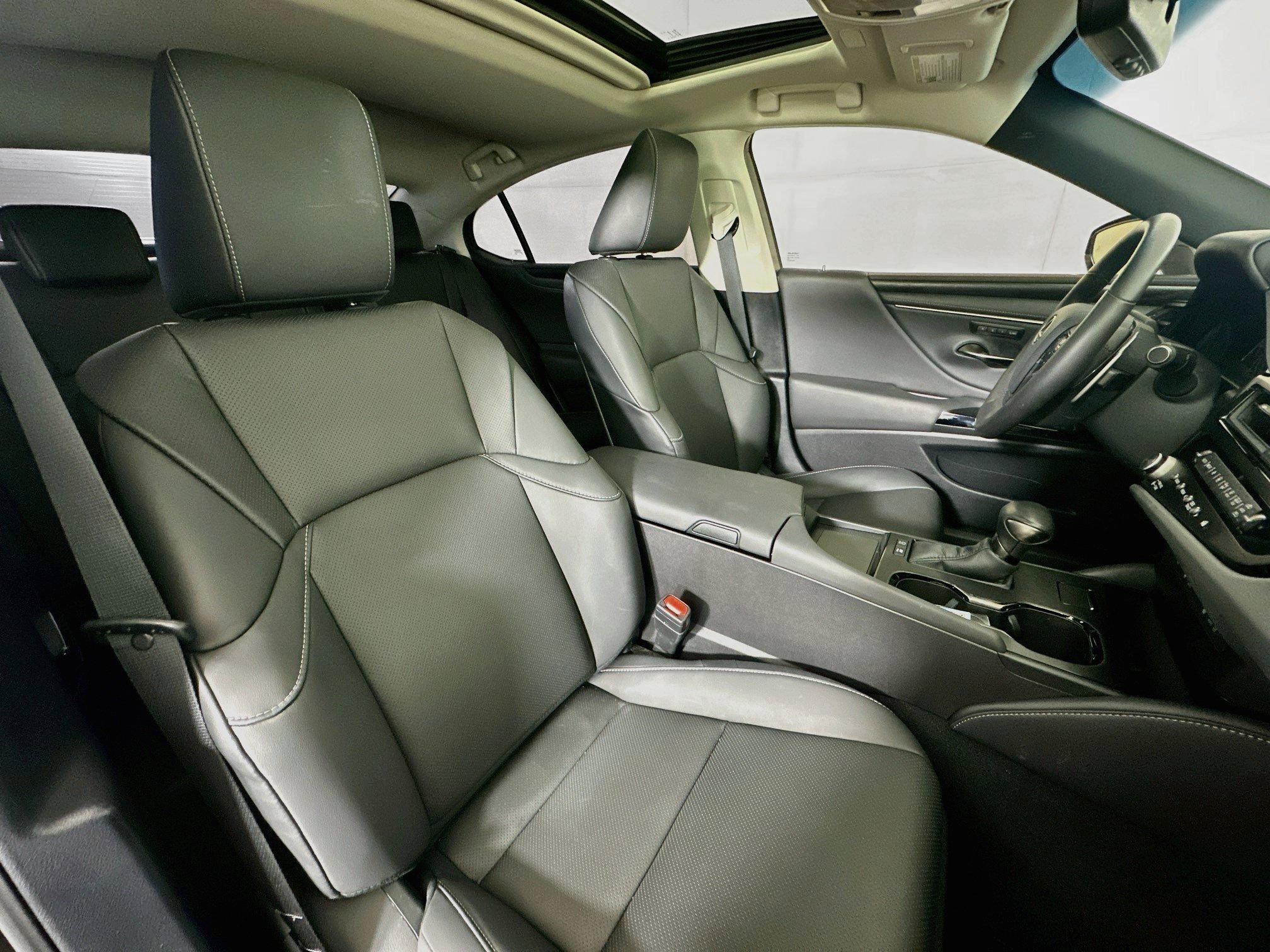 Used 2024 Lexus ES 300h w/ Premium Package FWD image 31