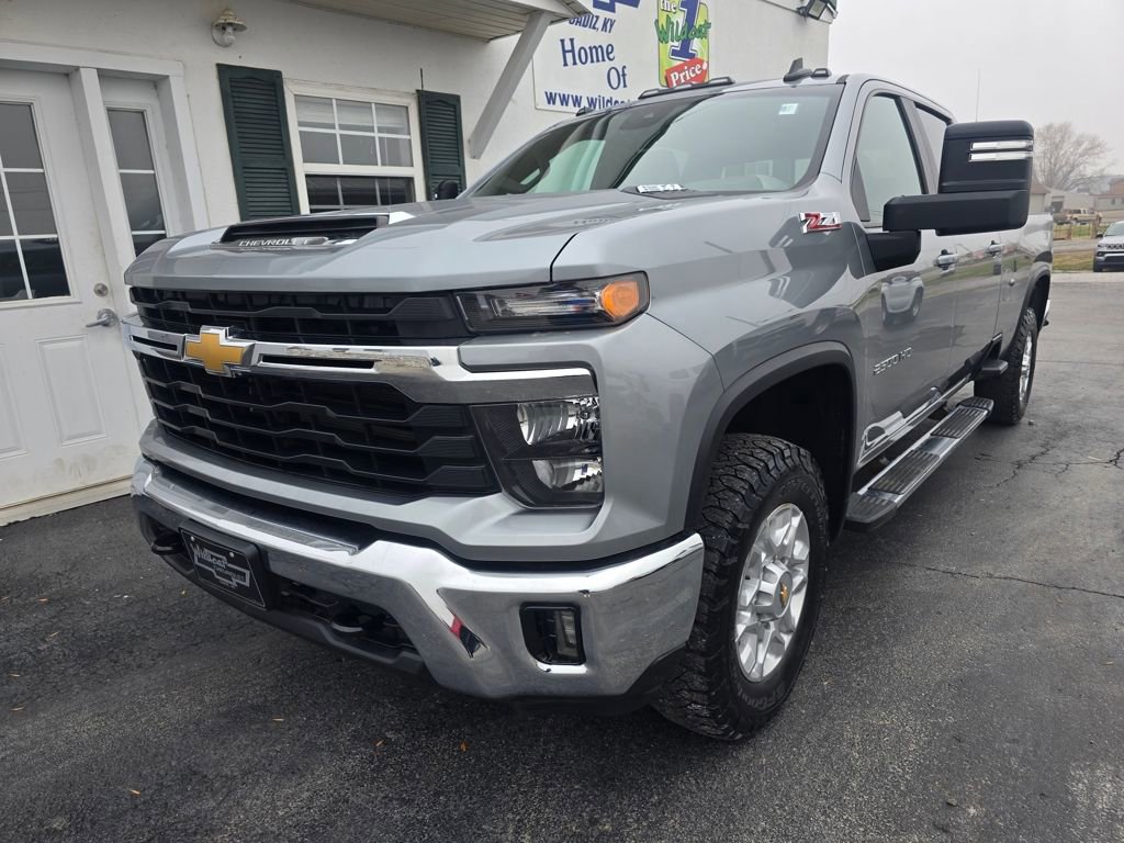 Used 2024 Chevrolet Silverado 2500 LT w/ Convenience Package image 3