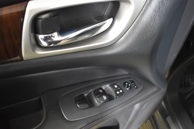 Used 2015 Nissan Pathfinder SL AWD/4WD image 8
