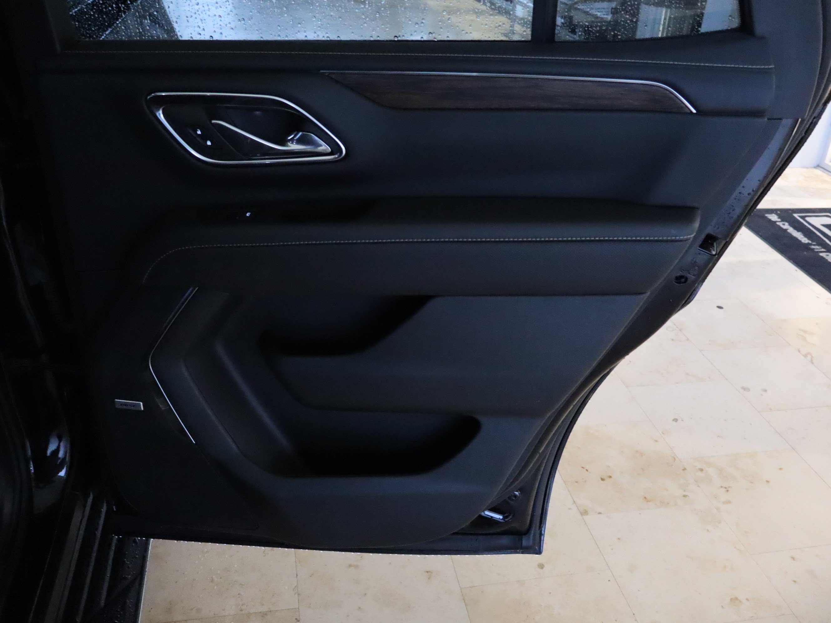 Used 2024 Chevrolet Tahoe Premier AWD/4WD image 37