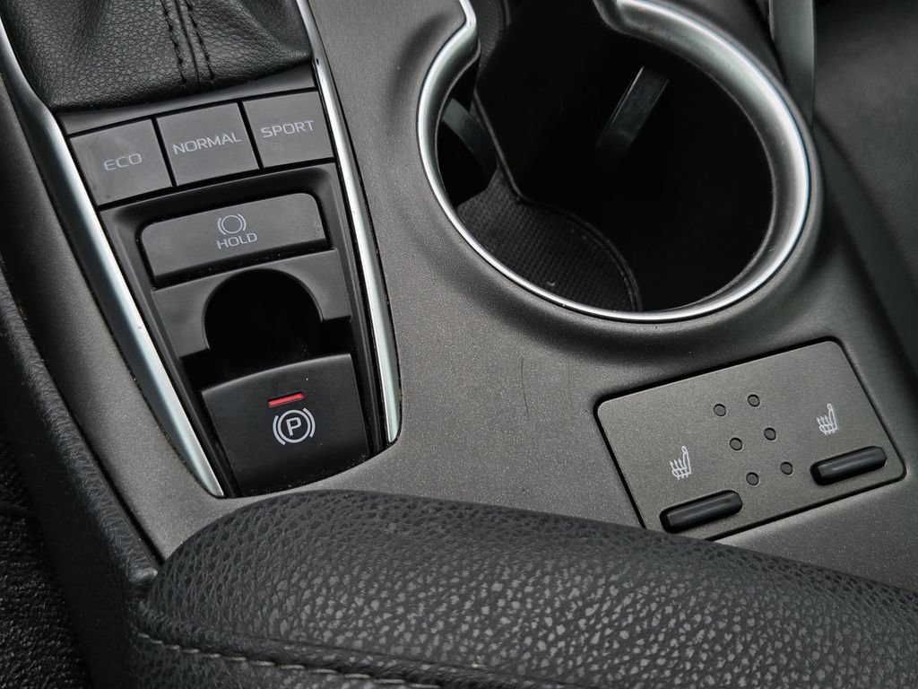 Used 2023 Toyota Camry XLE FWD image 25
