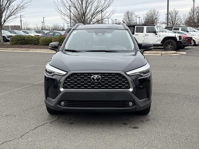 Used 2025 Toyota Corolla Cross XLE image 6