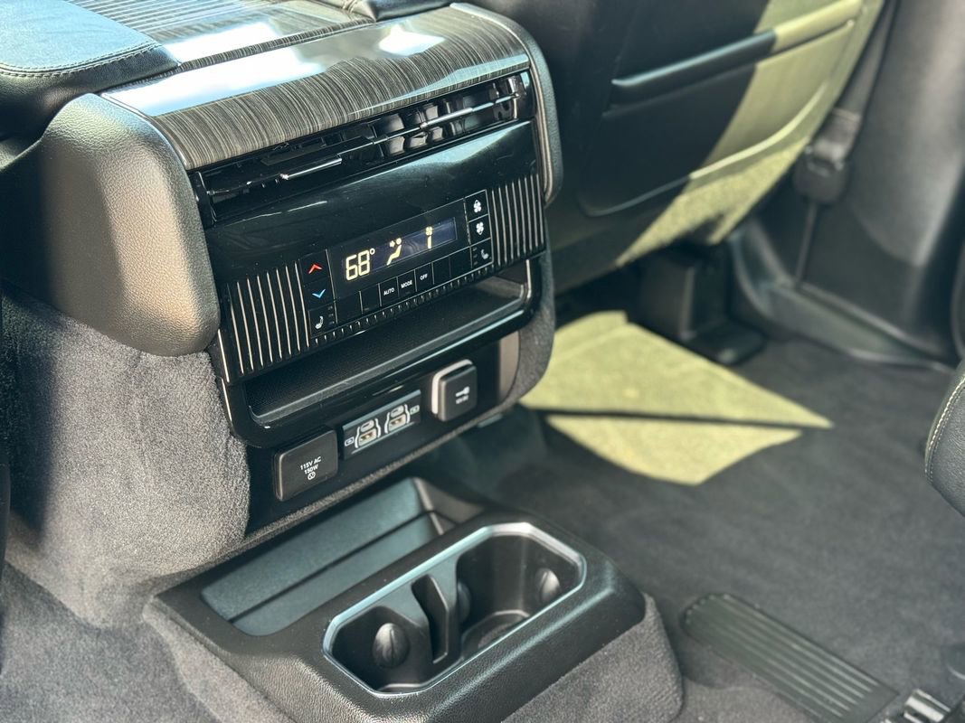 Used 2022 Jeep Wagoneer Series III w/ Flexible Seating Group image 30