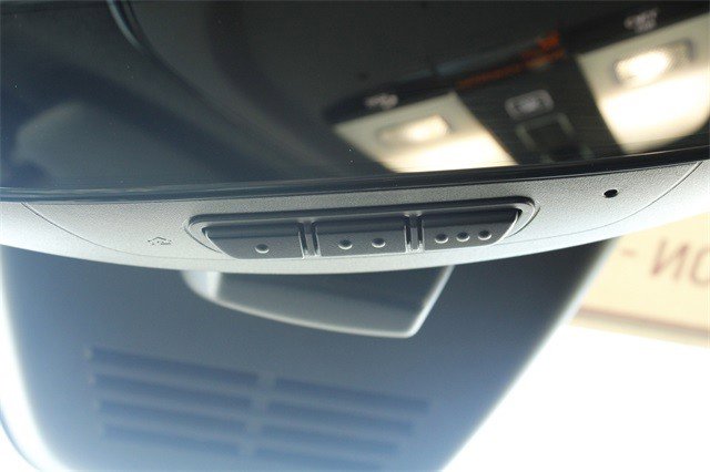 Used 2021 Volvo XC40 P8 Recharge w/ Advanced Package image 29