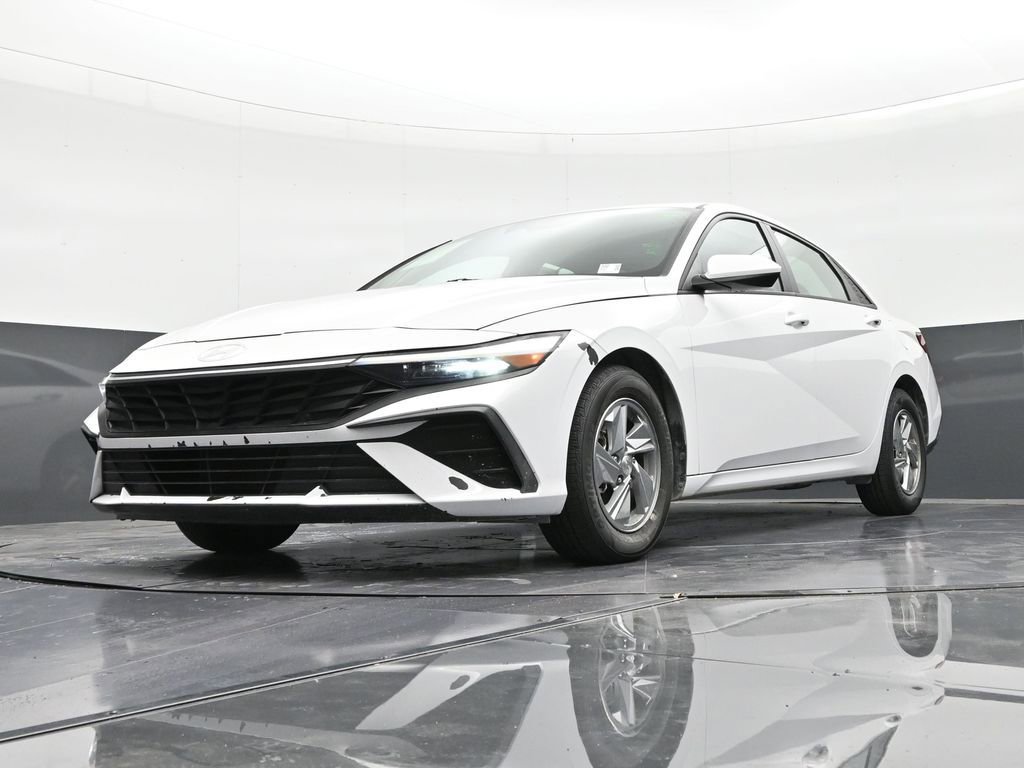 Used 2024 Hyundai Elantra SE image 20