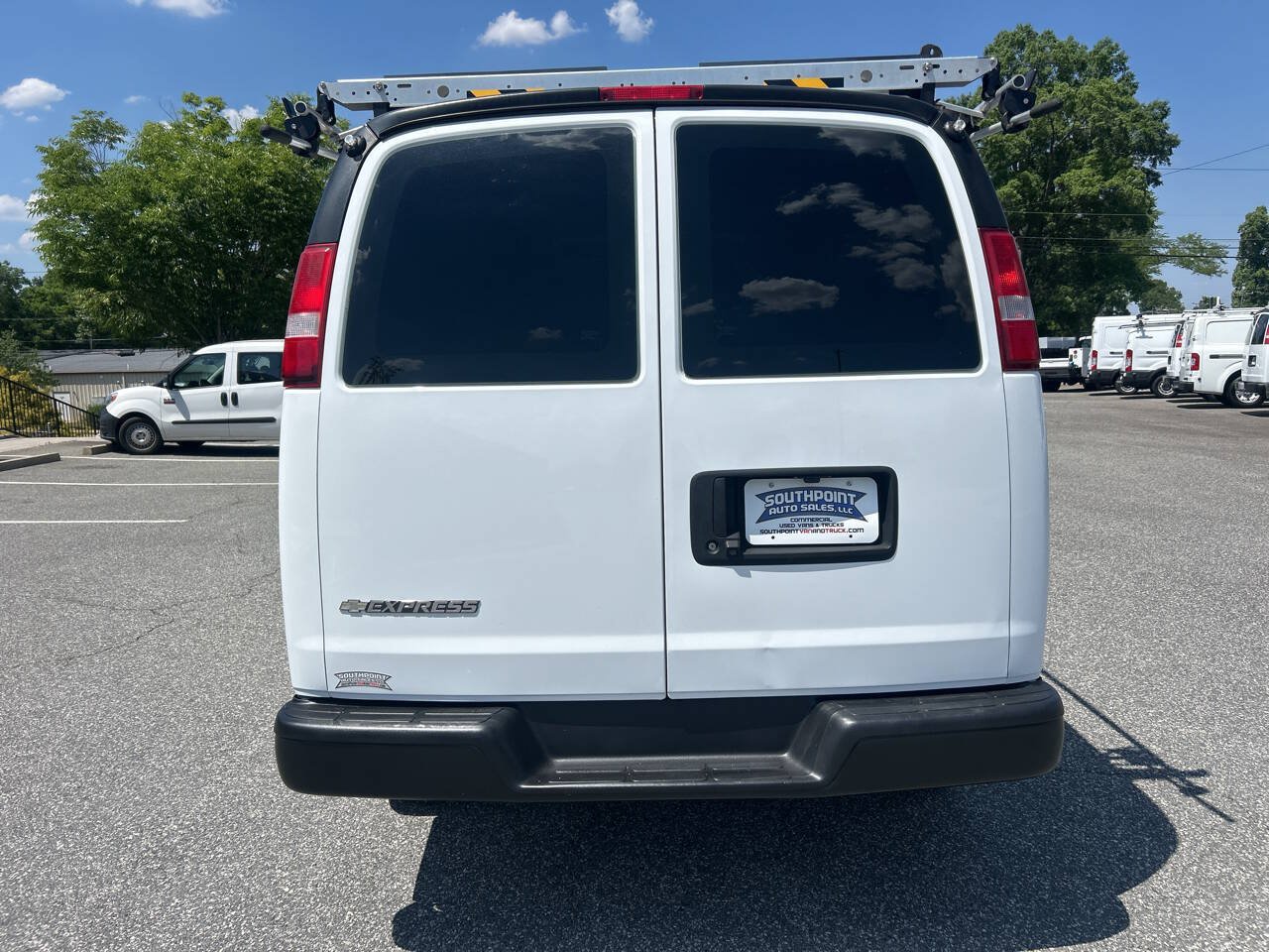 Used 2017 Chevrolet Express 2500 RWD image 9