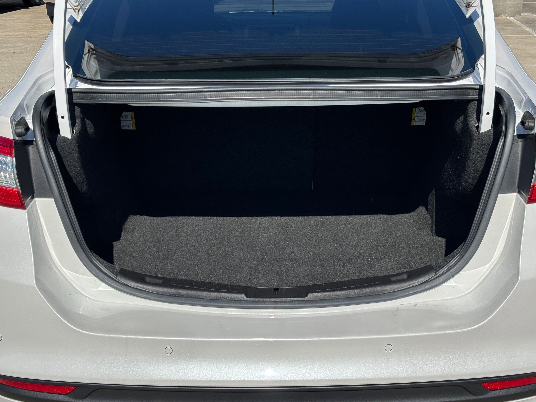 Used 2016 Ford Fusion SE image 26