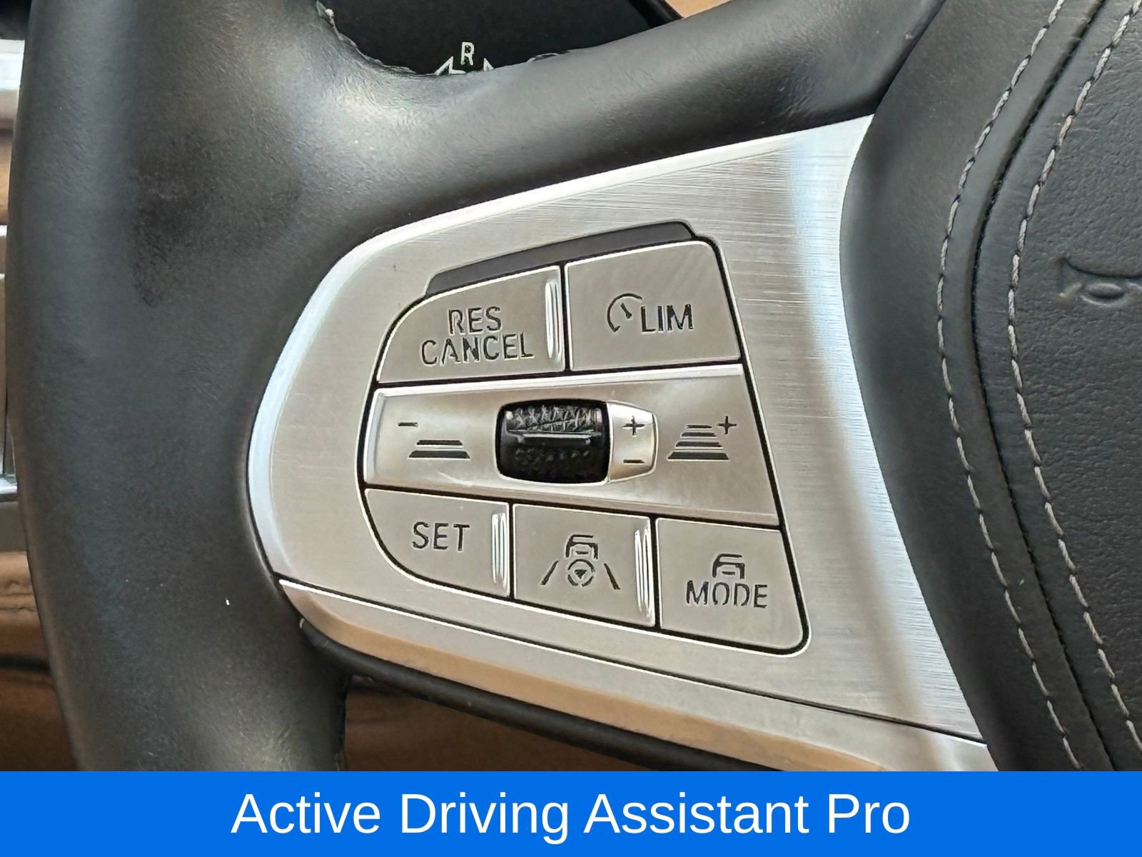 Used 2021 BMW 750i xDrive w/ Executive Package image 39