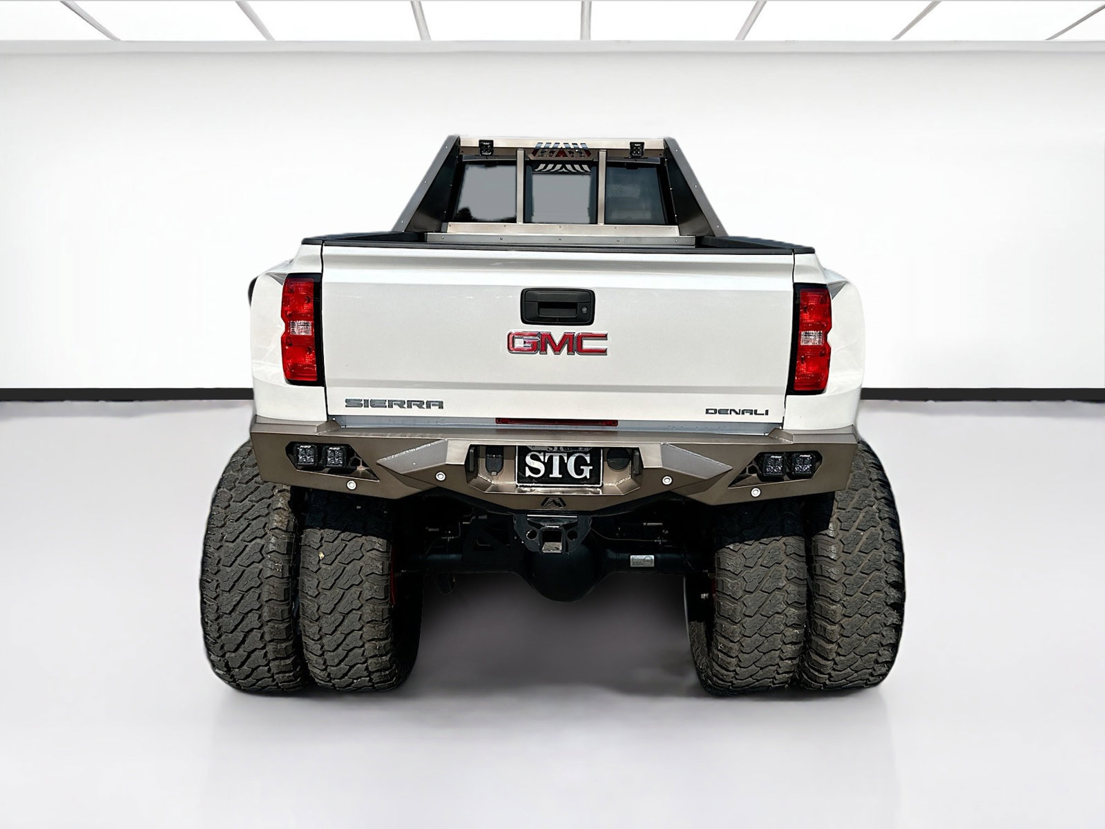 Used 2018 GMC Sierra 3500 Denali w/ Duramax Plus Package AWD/4WD image 5
