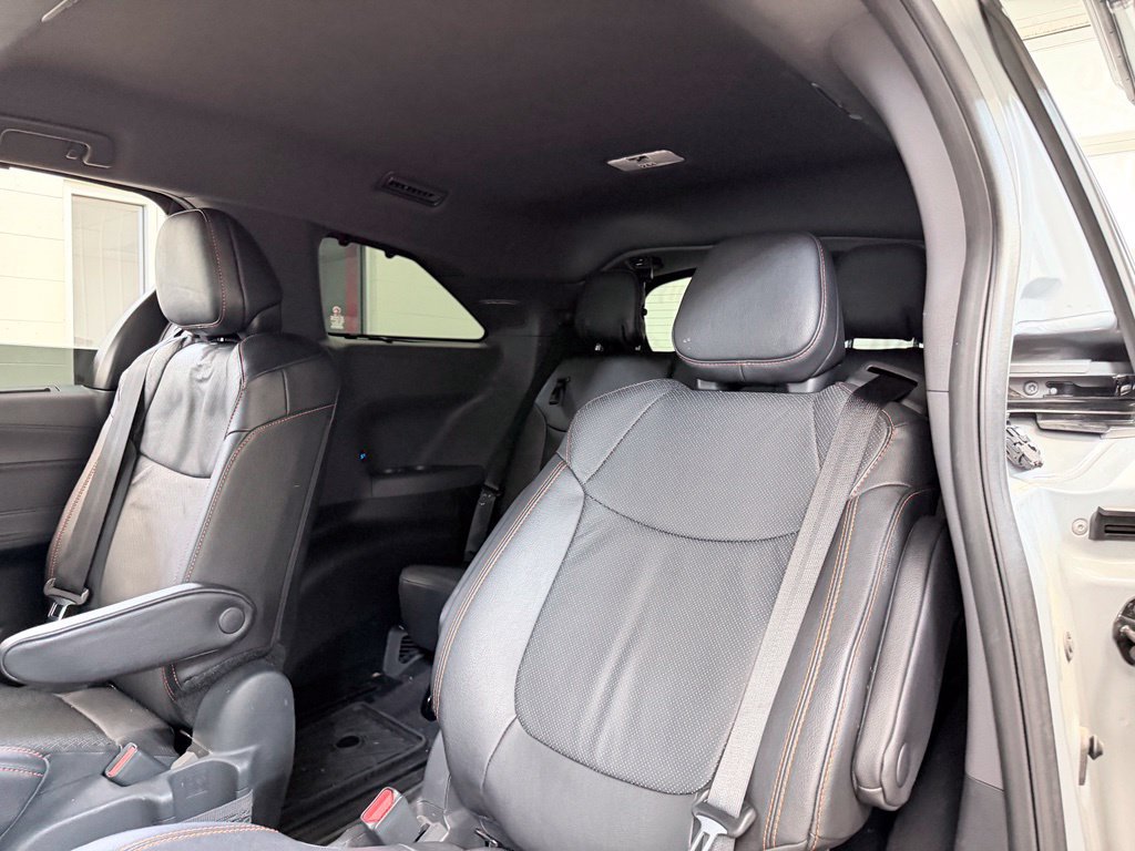 Used 2024 Toyota Sienna XSE w/ XSE Premium Package AWD/4WD image 21