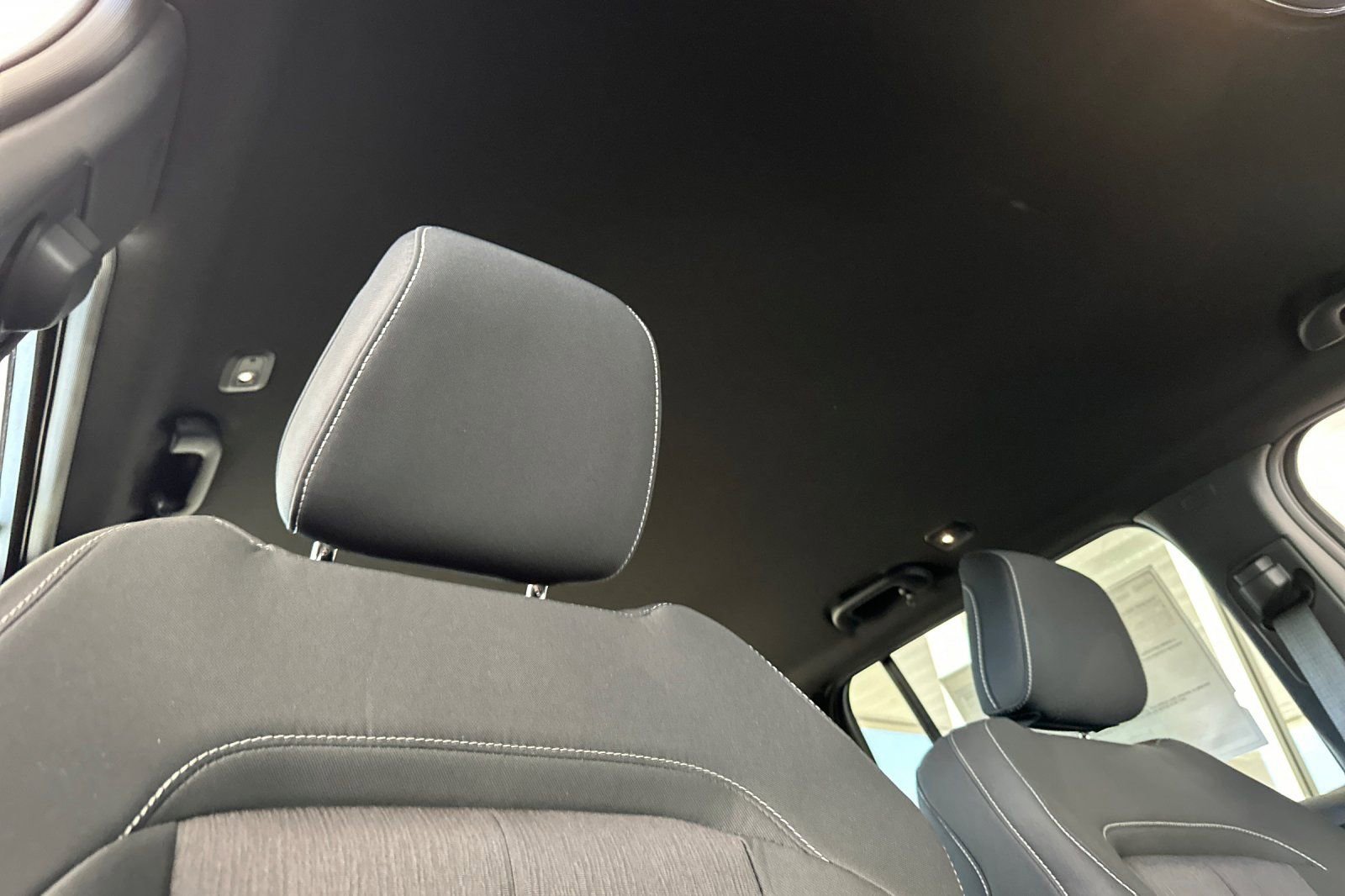 New 2025 Jeep Grand Cherokee Laredo w/ Luxury Tech Group I RWD image 18