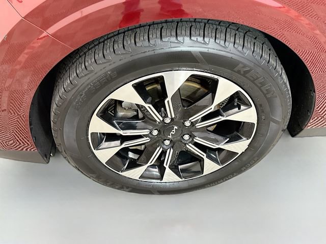 Used 2022 Kia Carnival EX image 32