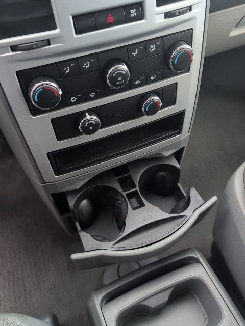 Used 2009 Chrysler Town & Country Touring image 39