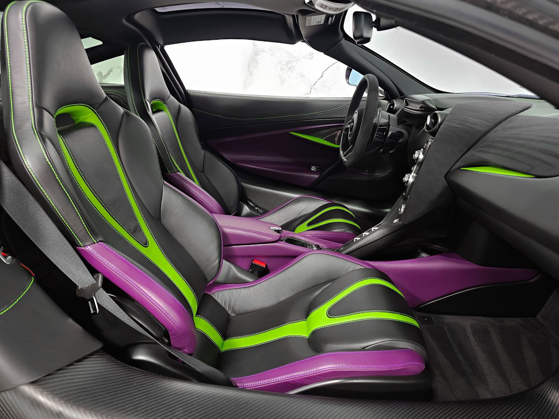 Used 2019 McLaren 720S RWD image 2