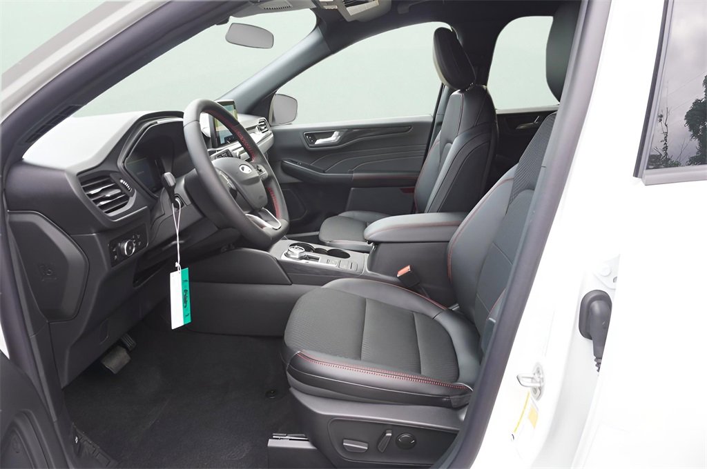 New 2025 Ford Escape ST-Line Elite w/ Class II Trailer Tow Package image 9