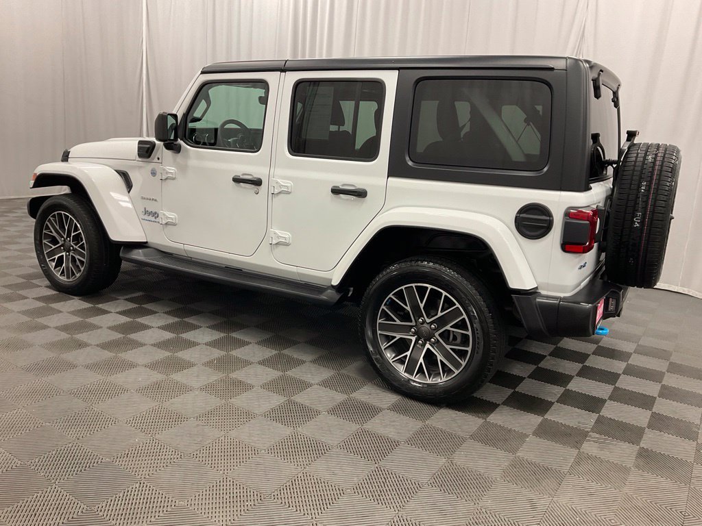 Used 2023 Jeep Wrangler Unlimited Sahara w/ Cold Weather Group AWD/4WD image 8