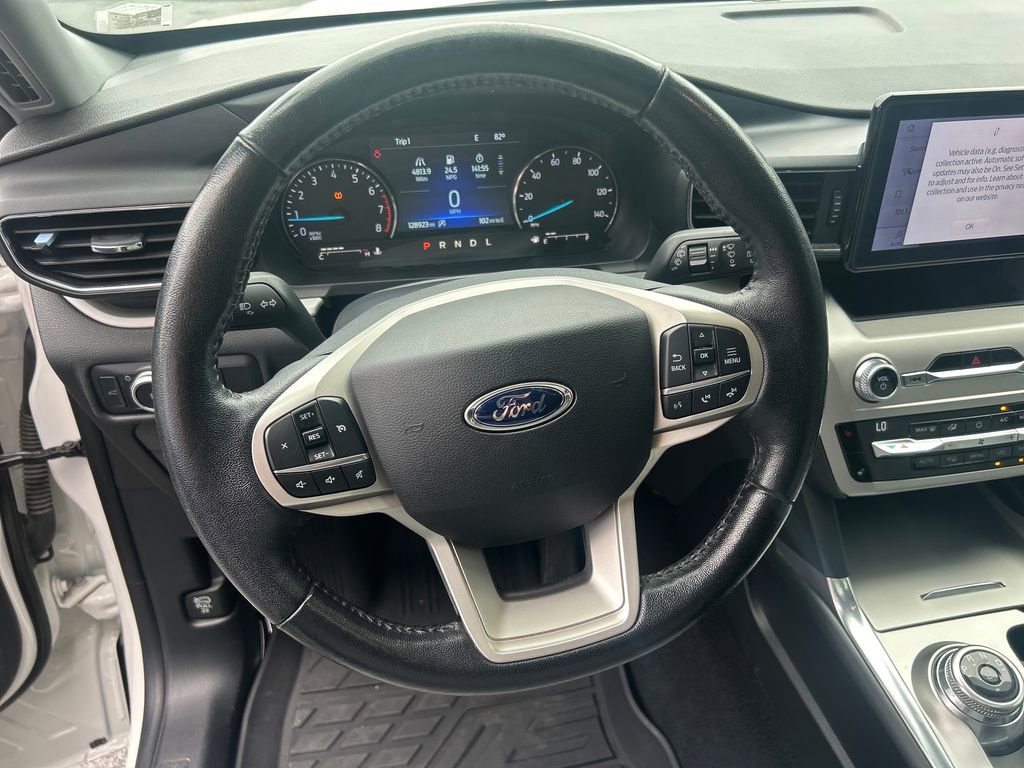 Used 2021 Ford Explorer XLT w/ Equipment Group 202A AWD/4WD image 17