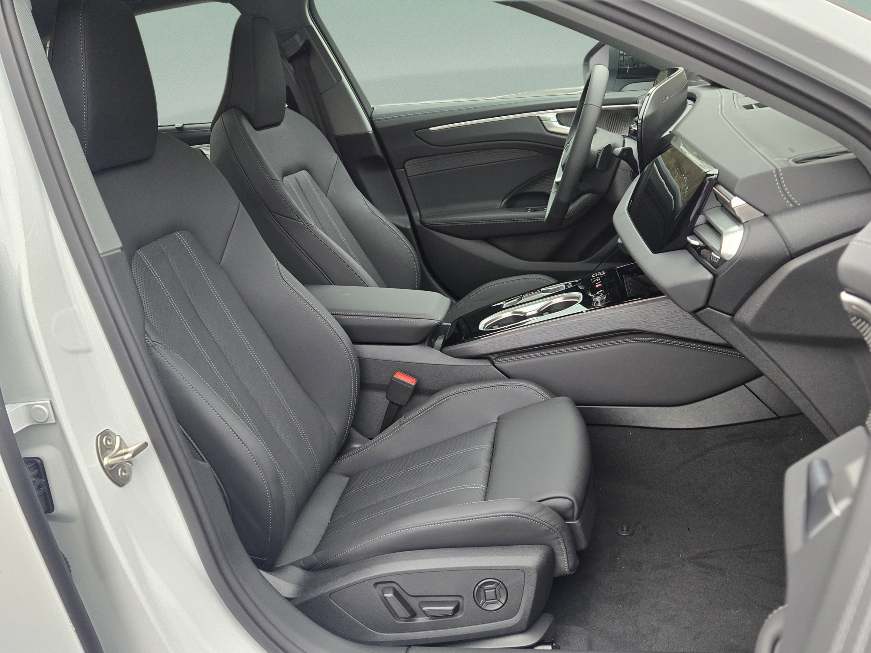 New 2026 Audi A6 Premium Plus AWD/4WD image 16