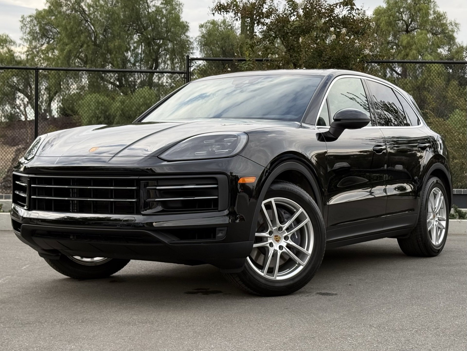 Certified 2024 Porsche Cayenne image 1