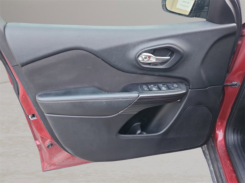 Used 2015 Jeep Cherokee Sport image 14