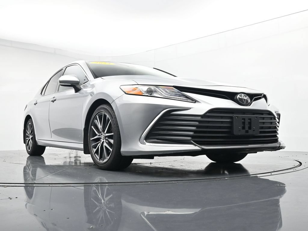 Used 2022 Toyota Camry XLE FWD image 32