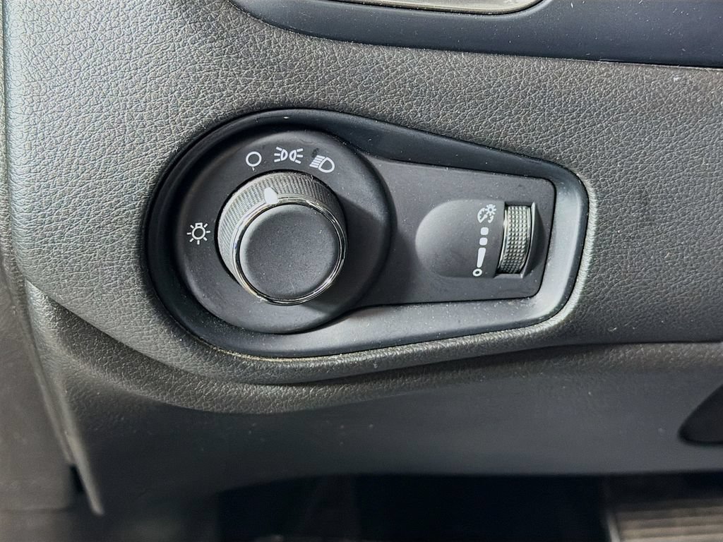 Used 2023 Jeep Renegade Latitude AWD/4WD image 10